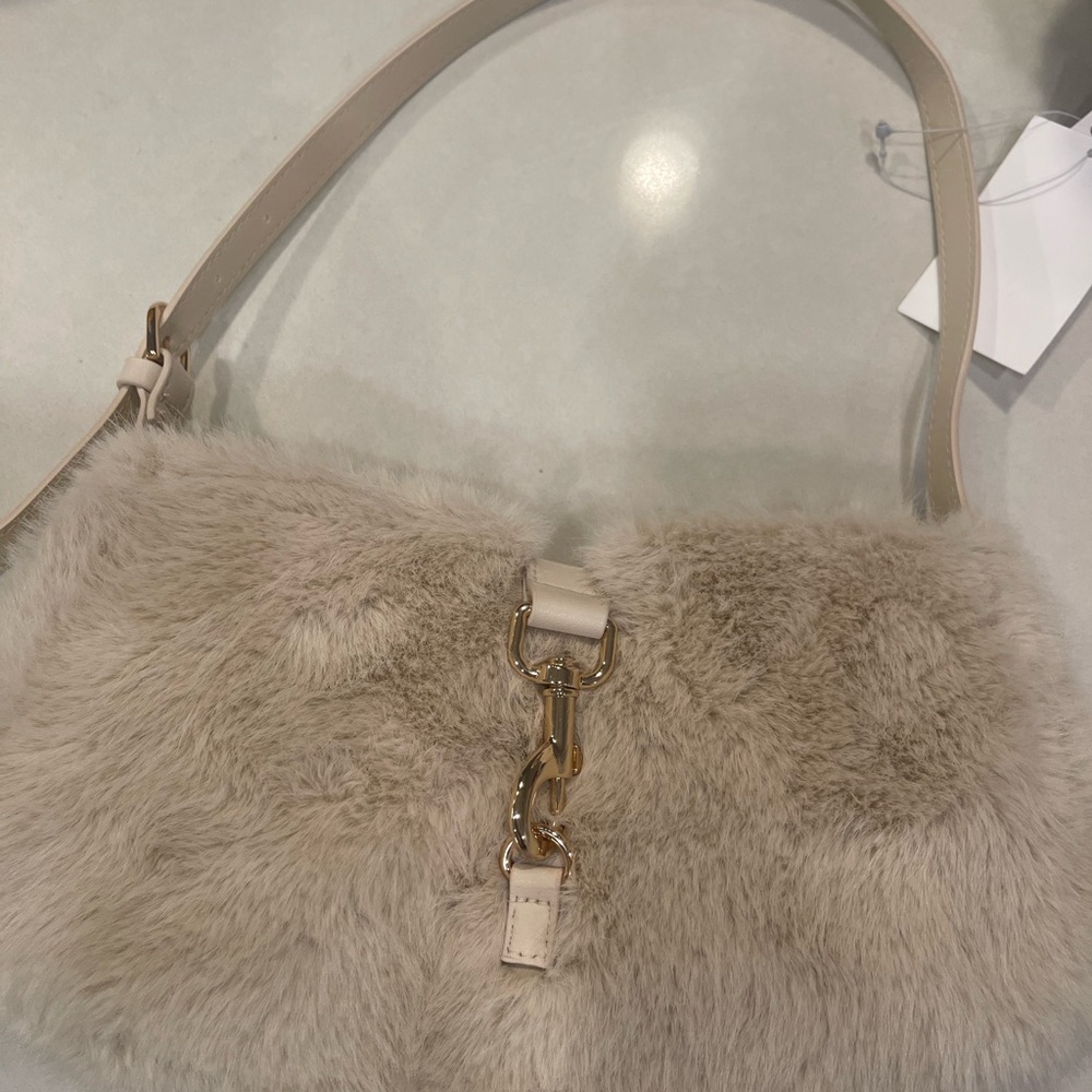 FLUFFY SHOULDER BAG - Picture 6 of 6